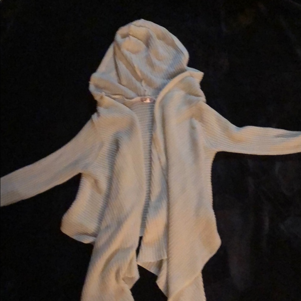 Cozy White Cropped Cardigan BARELY WORN